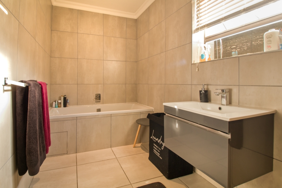 4 Bedroom Property for Sale in Hartenbos Landgoed Western Cape